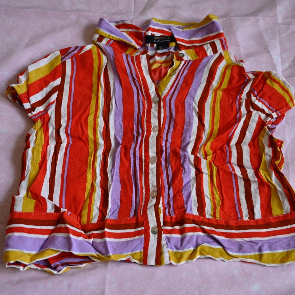 Forever 21 Button-Front Collared Crop Top – Size M